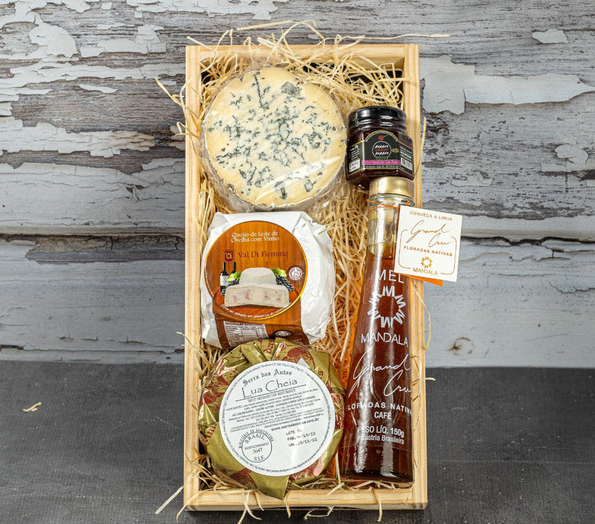 CESTA DE PRESENTE - 3 QUEIJOS CREMOSOS + MEL ESPECIAL + GELÉIA