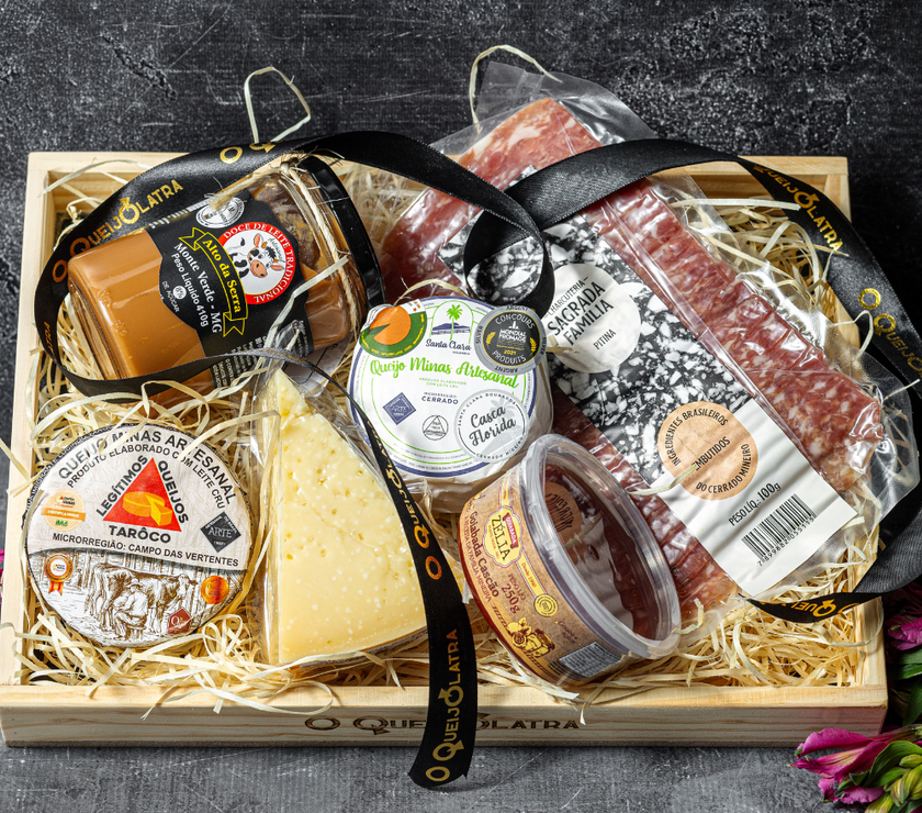 CESTA DE PRESENTE MINEIRA - 3 QUEIJOS + GOIABADA + DOCE DE LEITE + CHARCUTARIA