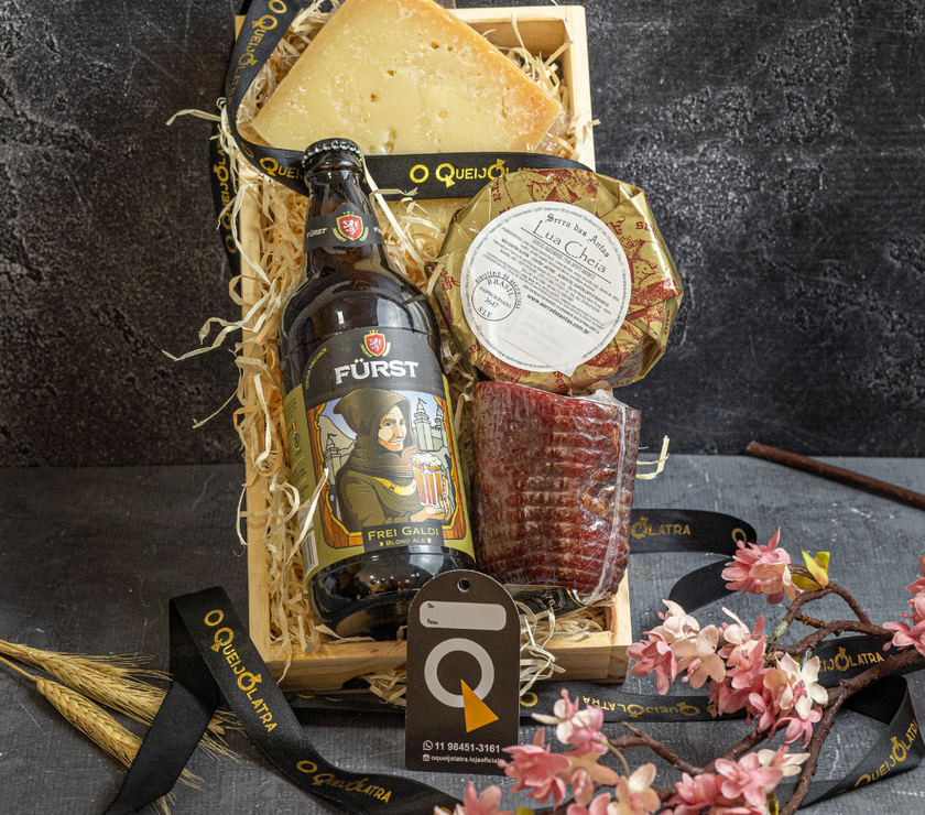 CESTA DE PRESENTE - 2 QUEIJOS + COPA + CERVEJA ARTESANAL