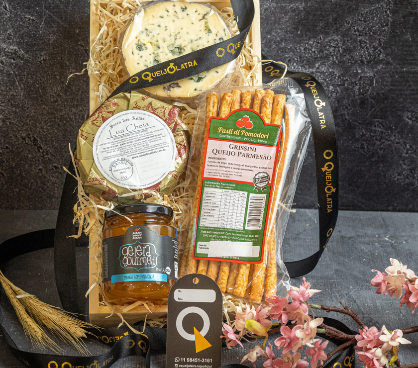CESTA DE PRESENTE ESPECIAL - 2 QUEIJOS CREMOSOS + GELÉIA + GRISSINI