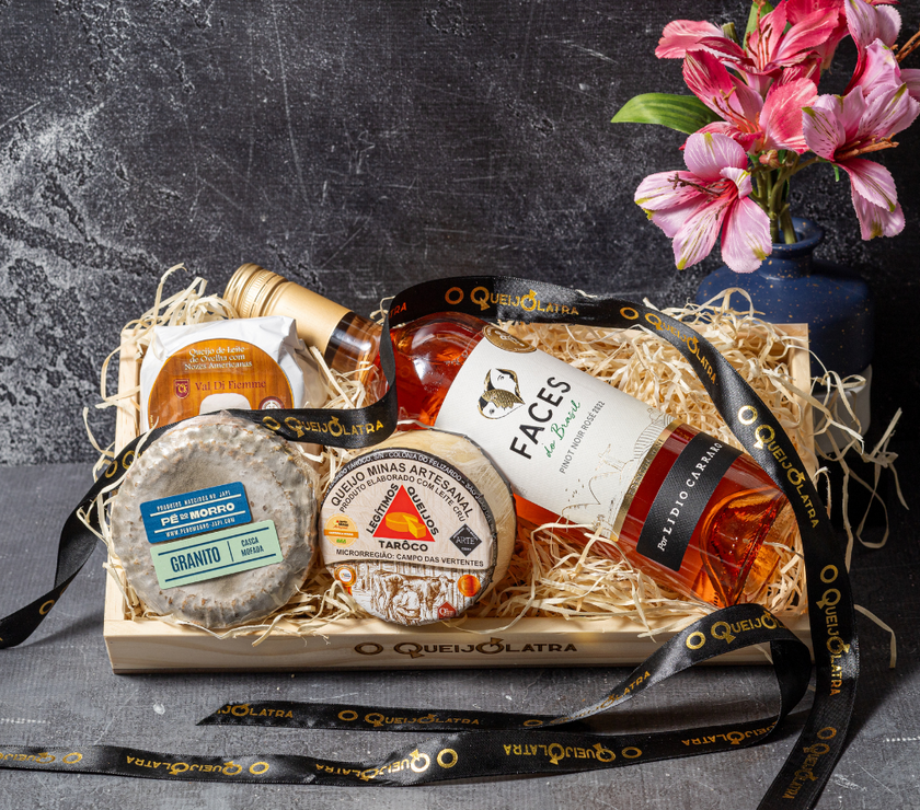 CESTA DE PRESENTE- 3 QUEIJOS COM VINHO ROSE